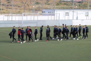 Tots els equips del futbol base i el primer conjunt van desfilar per la gespa del municipal.