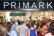 Imatges de la inauguració de la tenda de Primark Tarragona a Parc Central.