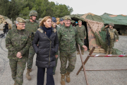 Maria Dolores de Cospedal visita l''Eagle Eye' a l'Aeroport de Reus.