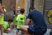 Aquest ja és el dotzè any que es pinten els pilons del carrer Comte