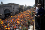 Prop d'un milió de persones es manifesten a Barcelona a favor de la unitat d'Espanya.