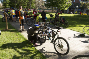 Els carrers de Tarragona s'omplen de ciclistes grans i petits