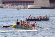 El port de Tarragona ha acollit el campionat estatal de llaüt, en el que han participat centenars de remers.