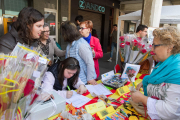 Imatges de la Diada de Sant Jordi a Reus.