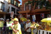 Molt de moviment al carrer amb manifestacions pels dos cantons