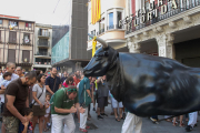 El Bou ha sortit pels carrers de Reus per celebrar les festes de Sant Pere