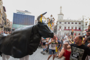 El Bou ha sortit pels carrers de Reus per celebrar les festes de Sant Pere