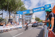 La Volta Ciclista Tarragona torna a la ciutat de Reus després d'un any absent per la pandèmia de la covid en una jornada amb plena expectació a la capital del Baix Camp.