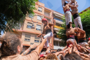 Gegants i castells omplen de vida el Serrallo per a les festes de la Mare de Déu del Carme