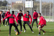 El defensa Bruno Perone, amb el dorsal 13 al pit, en un dels entrenaments realitzats amb el Nàstic, al Complex Esportiu Futbol Salou.