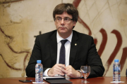 El president de la Generalitat, Carles Puigdemont, a la reunió del Consell Executiu extraordinària del Govern.