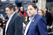 El vicepresident cessat Oriol Junqueras, amb el seu advocat en arribar a l'Audiència Nacional.