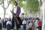 El Carrasclet en una de les tradicionals ballades, al paseig de Misericòrdia.