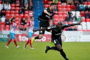 Emaná celebra un gol amb el Nàstic en la seva primera etapa.