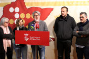 El president del Consell Comarcal del Baix Ebre, Enric Roig, acompanyat pels consellers Emilio Bertomeu, Josep Mas, Roser Merlos i l'exconsellera Maria Beltran.