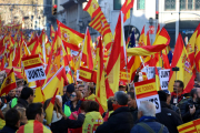 Banderes espanyoles durant la concentració.