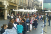 La cua de seguidors arribava fins a la plaça del Mercadal.