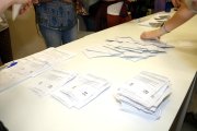 Imatge del recompte de vots a un cl·legi electoral.