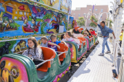 Imagen del tren de la bruja ayer, último día de la feria del barrio de Bonavista.