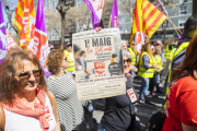 Imagen de la manifestación para reivindicar una mejora en las condiciones laborales de ayer en Tarragona en su paso por la Rambla Nova.