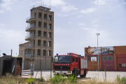 Imatge de l'estat actual del  Parc de Bombers de Reus i la torre de pràctiques.