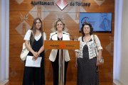 Imatge de la presentació dels nous contractes per a la gestió del refugi municipal d'animals.