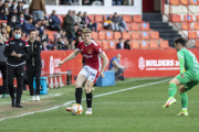 Una imatge de Pol Domingo en el seu partit contra el Cornellà, un dels últims partits com a titular.