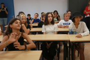 Imatge d'arxiu d'un grup d'alumnes de 5è al col·legi.