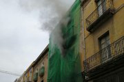 Imatge de l'actuació dels Bombers en l'incendi al pis de Reus.