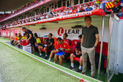 Xavi Bartolo a la banqueta del Nou Estadi en el partit de lliga contra el Castelló.