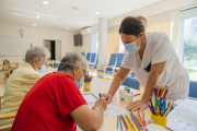 Imatge de dues usuàries de l'Hospital de Dia de l'Hospital Sociosanitari Francolí.