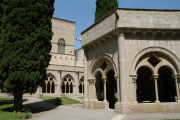 Claustro del Monasterio de Poblet. LAUSTRE DEL MONASTERIO DE POBLET. VIMBOD+ì I POBLET. Josep M. Potau