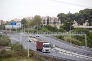 Vista del radar per tram de l'A-7 des del carrer de l'Internet.