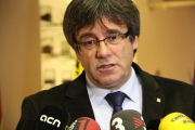 Pla tancat del president Carles Puigdemont en una atenció als mitjans aquest 11 de desembre.