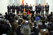 La presidenta del parlament amb els responsables policials i d'emergències.