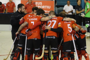 Els jugadors del Reus Deportiu, celebrant un gol.