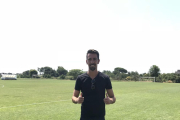 Isaac Cuenca, a la gespa de l'annex de l'Estadi Municipal de Reus, després de l'entrenament matinal.