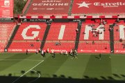 Els jugadors del Nàstic escalfen.