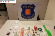 Pla general dels bitllets i material decomissat pels Mossos d'Esquadra en aquest operatiu antidroga en un bar de Tortosa, en el qual va quedar detinguda la propietària per traficar amb drogues