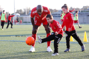 Imatge de l'entrenament que va compartir el Nastic Genuine amb el primer equip grana.