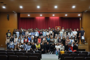 Foto de familia de los estudiantes chinos y taiwaneses que han recibido los diplomas 2016-2017 de la URV.