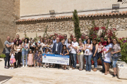 Imagen de la fotografía de familia durante la recepción de las familias beneficiadas con el cheque bebé durante el último trimestre del 2016 y el primero del 2017.