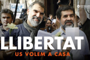 Cartell que reclama la llibertat pels dos dirigents del moviment independentista.