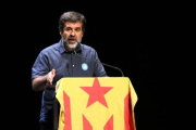 El president de l'ANC, Jordi Sànchez, gesticula a l'acte al teatre L'Atlàntida de Vic, el 24 de setembre de 2017.