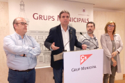 El portaveu de Ciutadans a Reus, anunciant les denúncies.