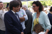 El president de la Generalitat, Carles Puigdemont, i la secretària general d'ERC, Marta Rovira, a la carpa del Pacte Nacional pel Referèndum, el 23 d'abril de 2017.AC