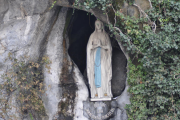 La Virgen de Lourdes.