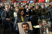 Imatge d'arxiu de les cadires buides de Jordi Sànchez i Jordi Cuixart en l'AGO de l'ANC.