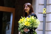 Els treballadors del Departament de Cultura van entregar un ram de flors a la nova consellera Laura Borràs.