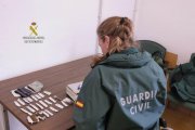 Els agents van descobrir en diversos llocs de difícil localització diferents quantitats de droga dosificades a punt per la venda al detall.